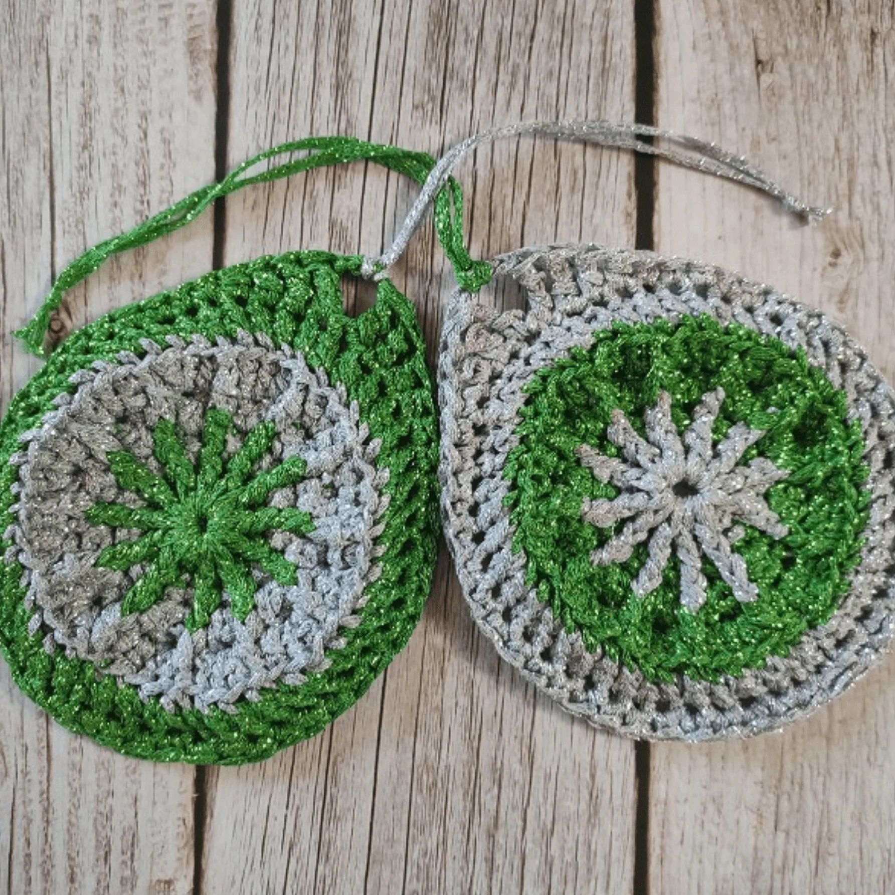 9099-shiny-bauble-ornament-1.webp