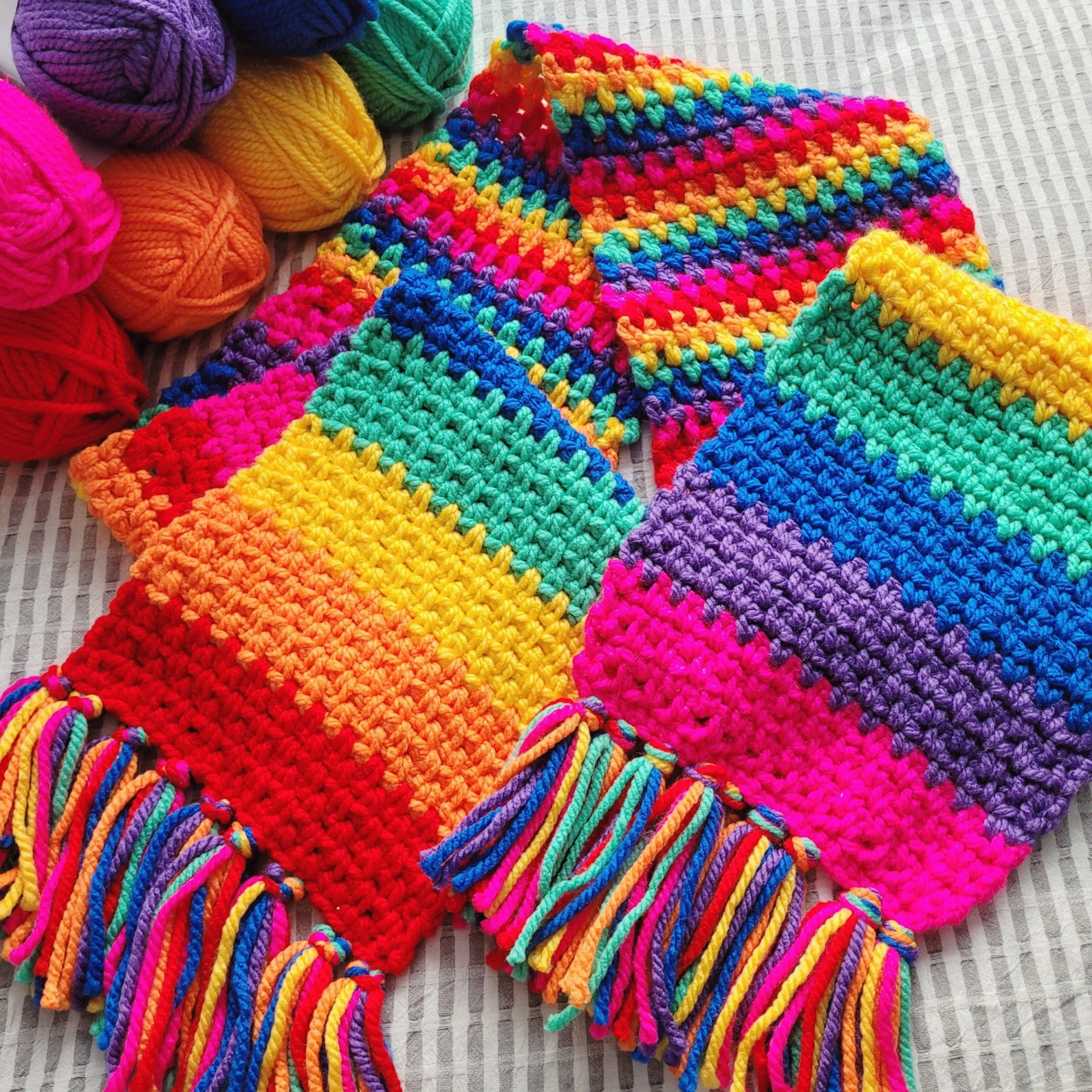943-chunky-rainbow-scarf-1.webp