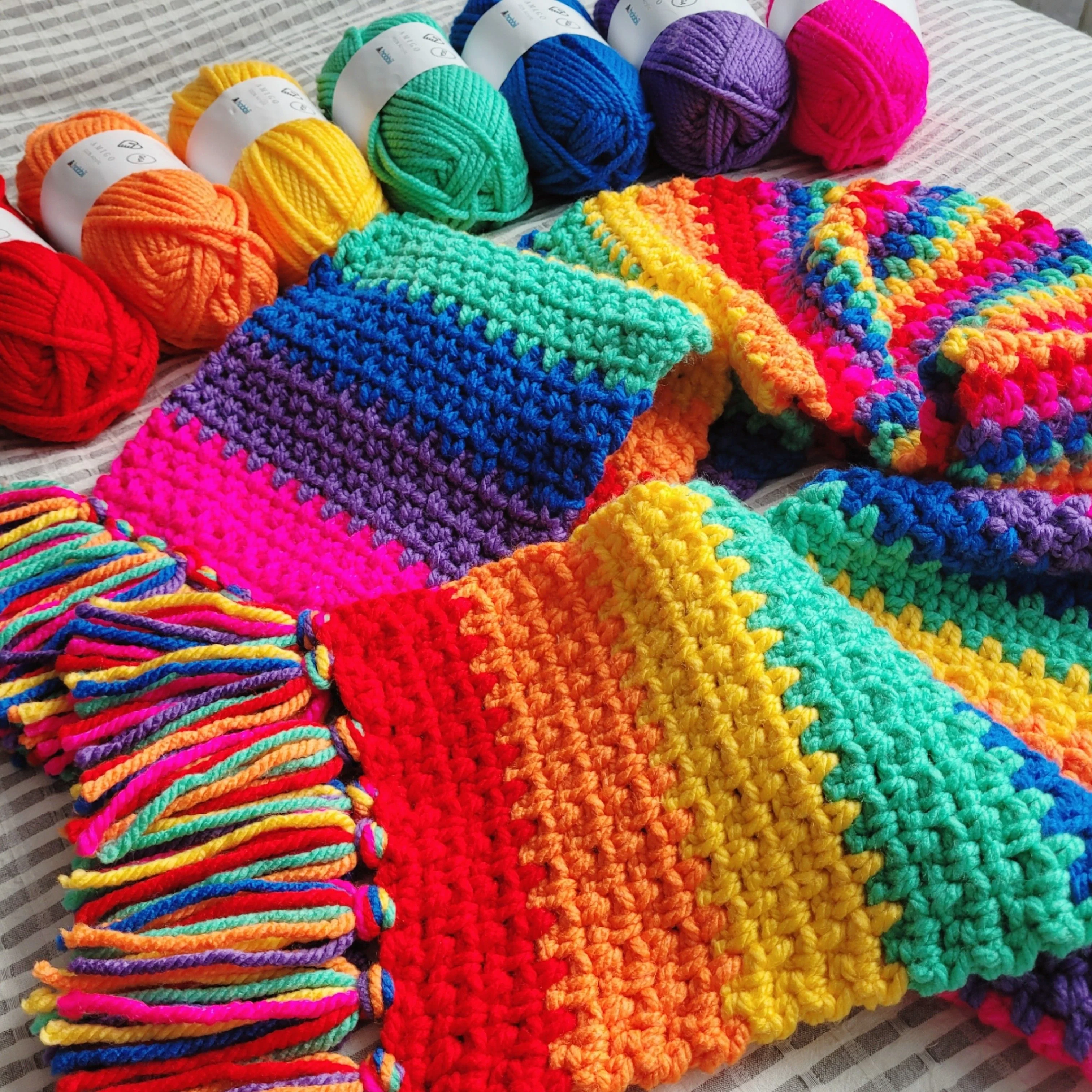 943-chunky-rainbow-scarf-1.webp